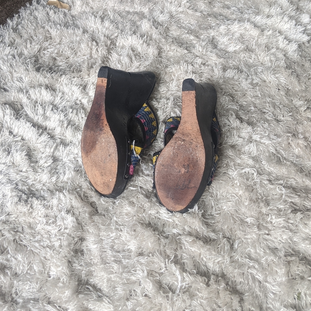 MOVING SALE! DIANE VON FURSTENBERG Wedges - Picture 9 of 9